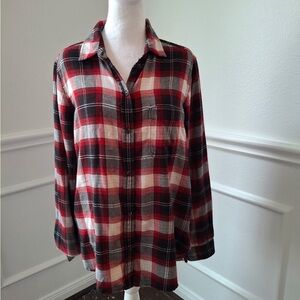 American Eagle Outfitters Red and Black Plaid Button Down Shirt